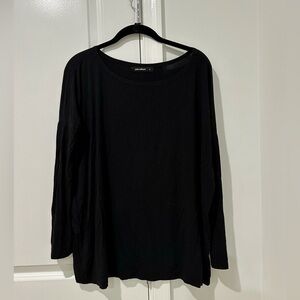 Oversized lightweight black top